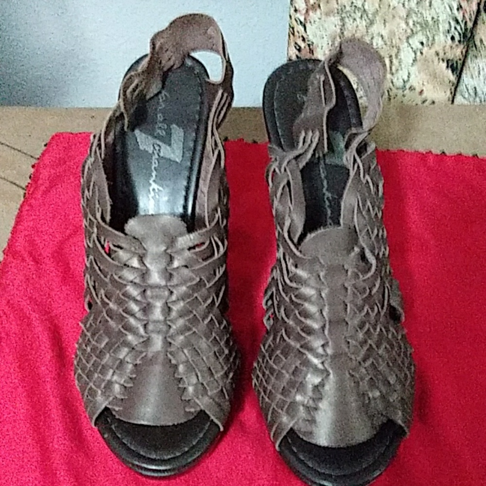 Shoes - Picture 3 of 4